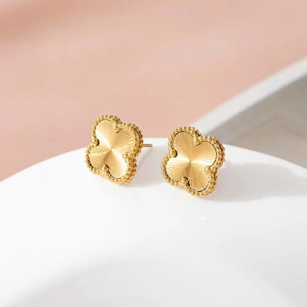 Smooth, Recessed Edges Gold Clover Gift Set (3-piece set)