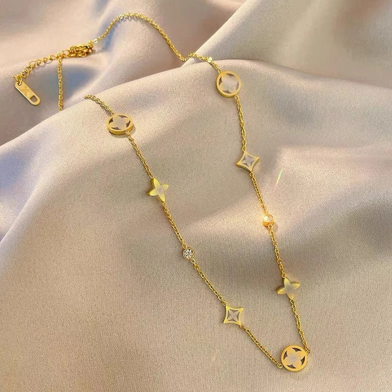 Dainty Clover Rhinestone Style Necklace