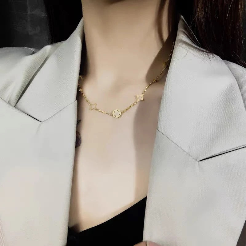 Dainty Clover Rhinestone Style Necklace