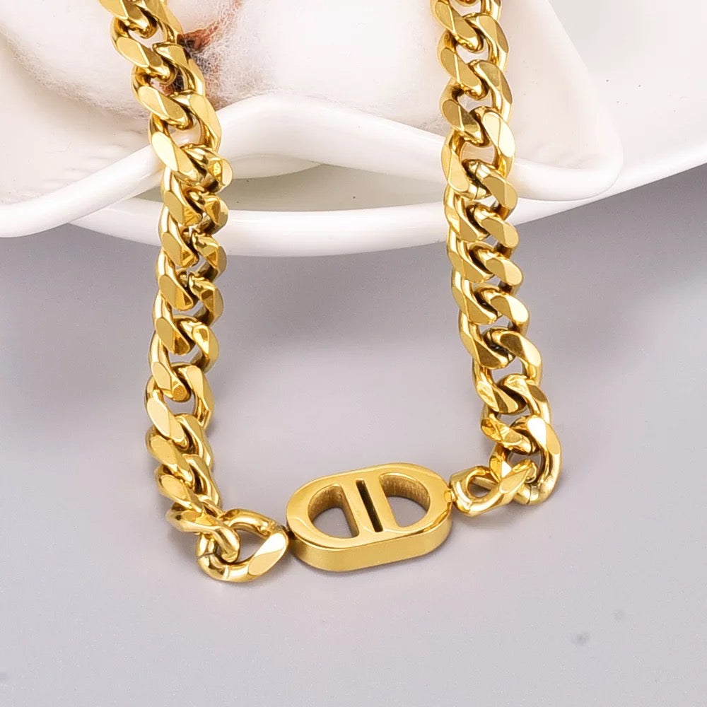 Chunky Gold Initial C & D Choker Necklace